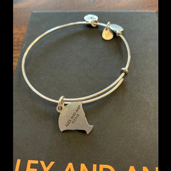 SOLD 🦋🦋 - Picture 2 of 9